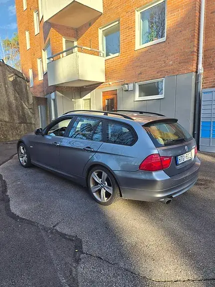 BMW 320I 2009 photo 4