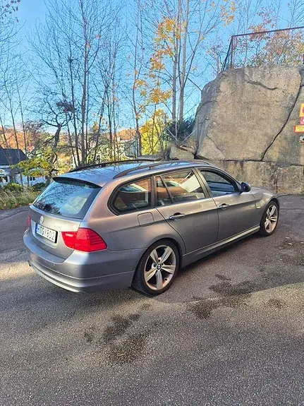 BMW 320I 2009 photo 3