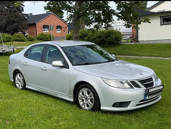 Saab 9-3 2010 photo 2