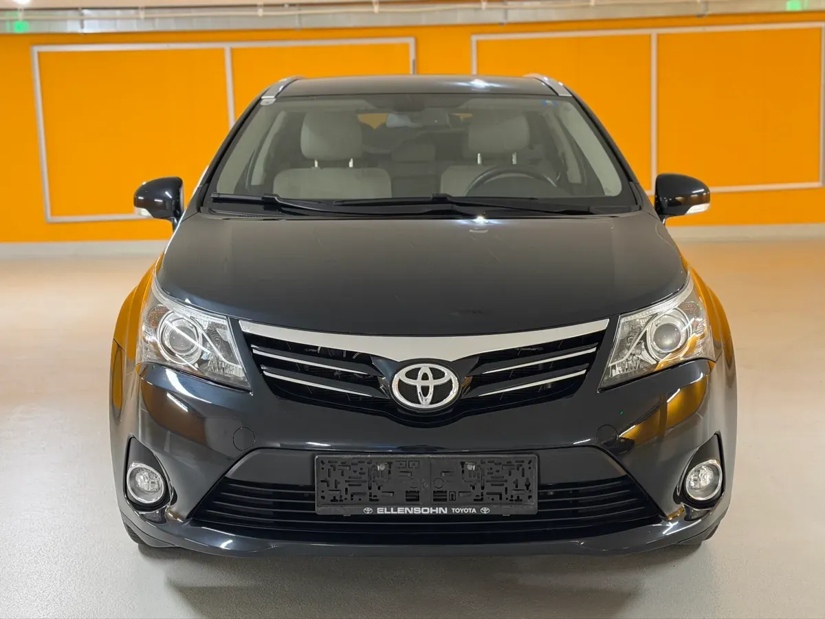 Toyota Avensis 2013 photo 2
