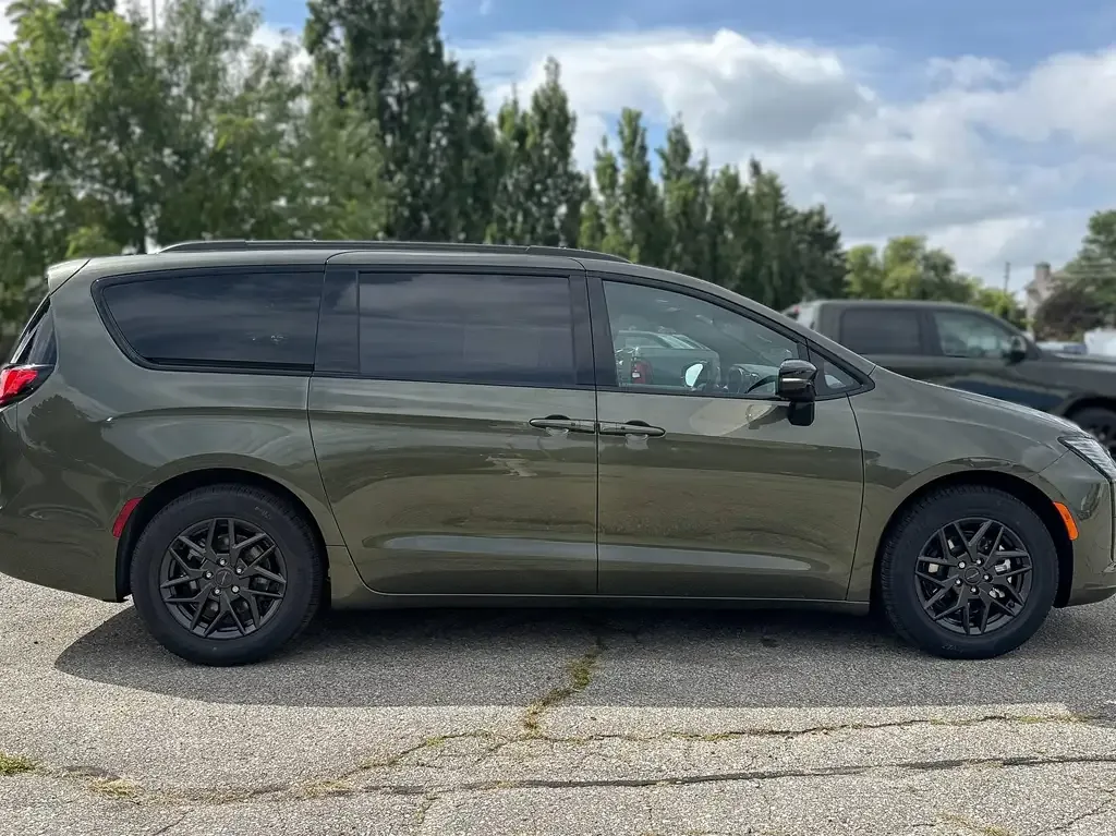 Chrysler Pacifica 2027 photo 4