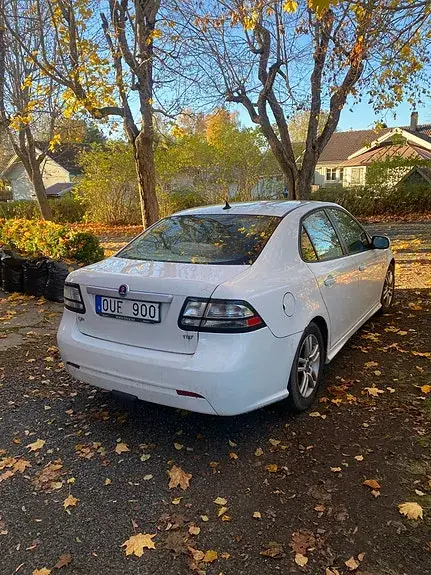 Saab 9-3 2011 photo 3