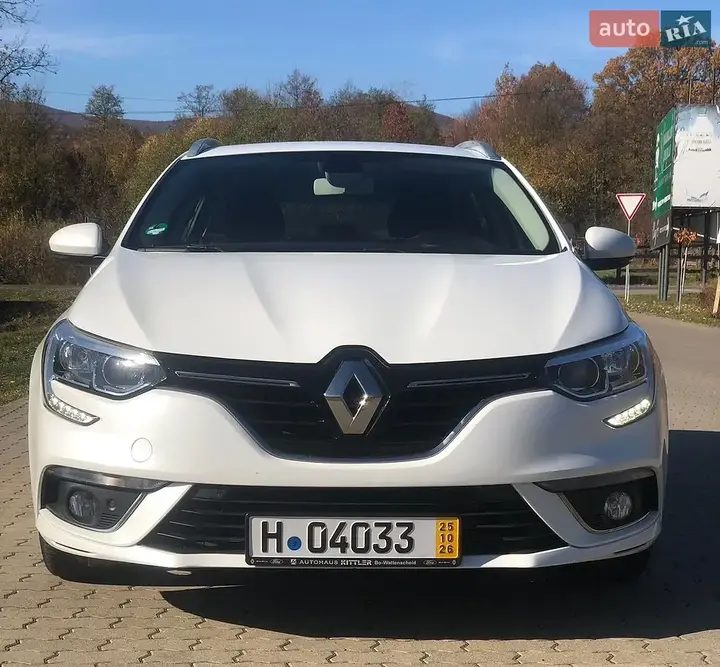 Renault Megane 2019 photo 2