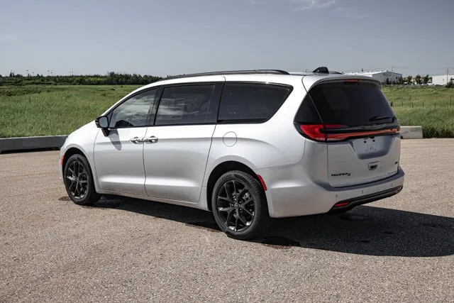Chrysler Pacifica 2026 photo 2