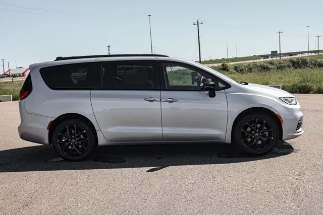 Chrysler Pacifica 2026 photo 4