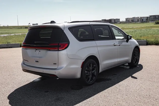 Chrysler Pacifica 2026 photo 3