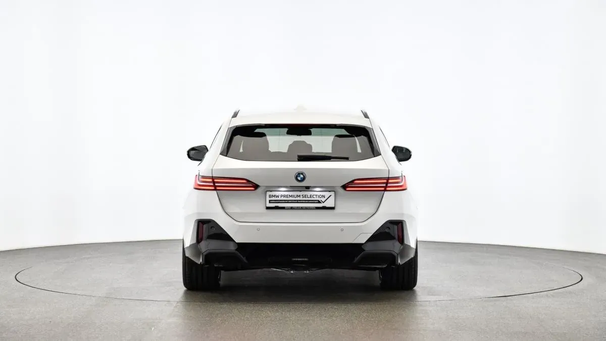 BMW 5 Series 2024 photo 2