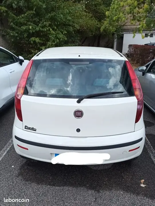 Fiat Punto 2009 photo 3