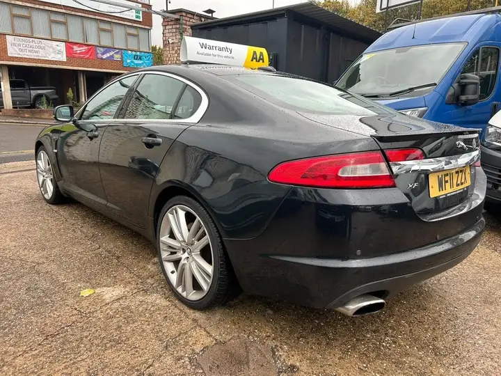 Jaguar Xf 2011 photo 3