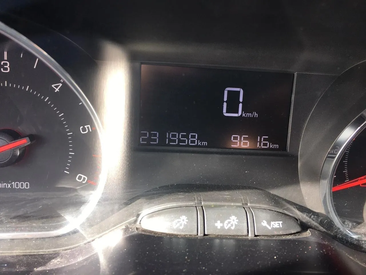 Peugeot 208 2012 photo 4