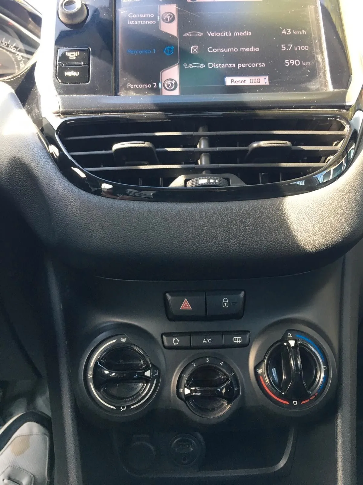 Peugeot 208 2012 photo 5