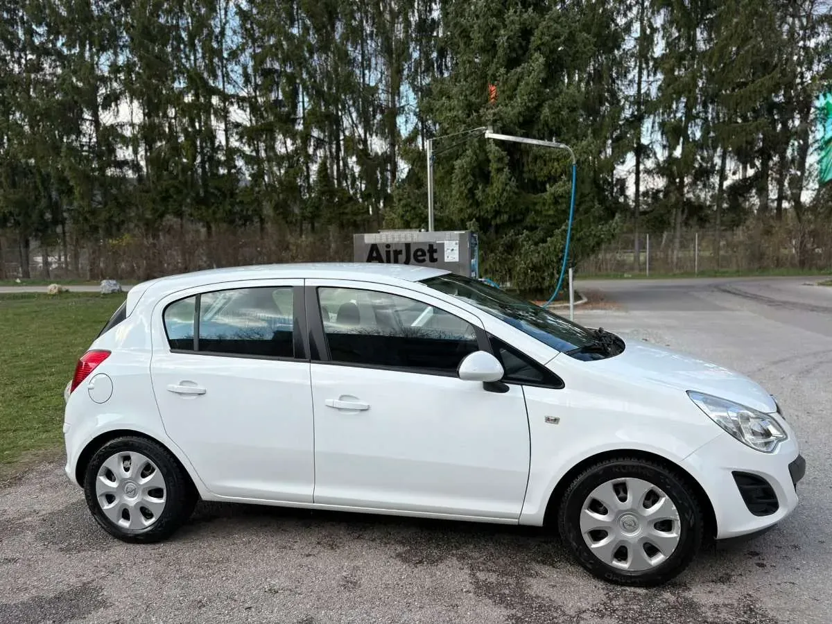 Opel Corsa 2012 photo 3