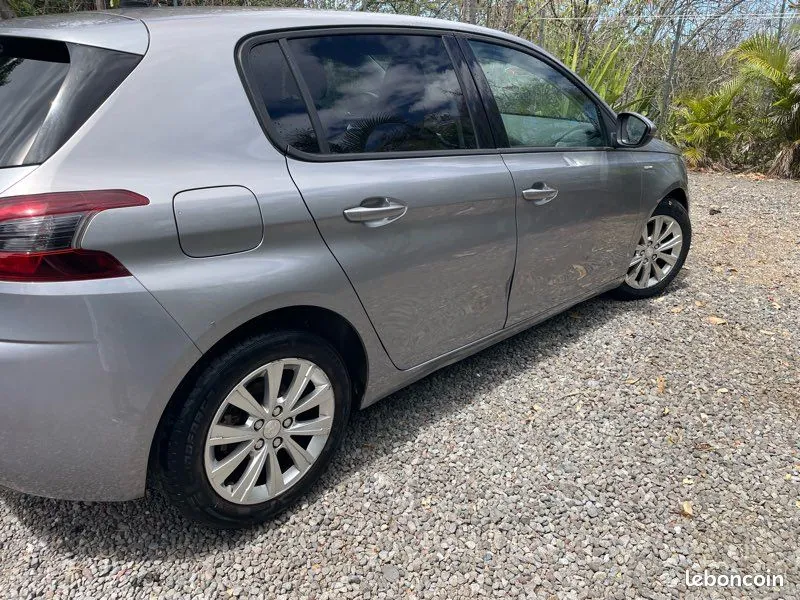 Peugeot 308 2019 photo 2