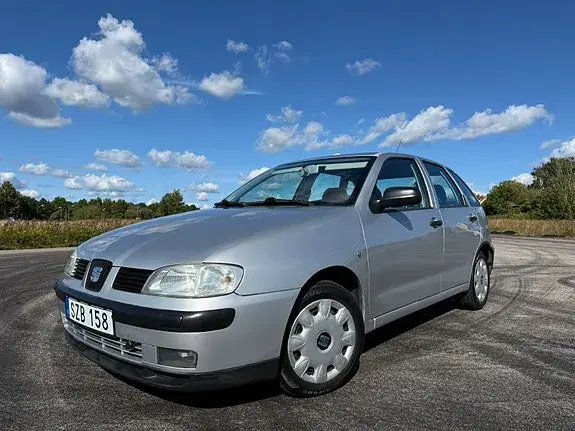 Seat Ibiza 2002 photo 2