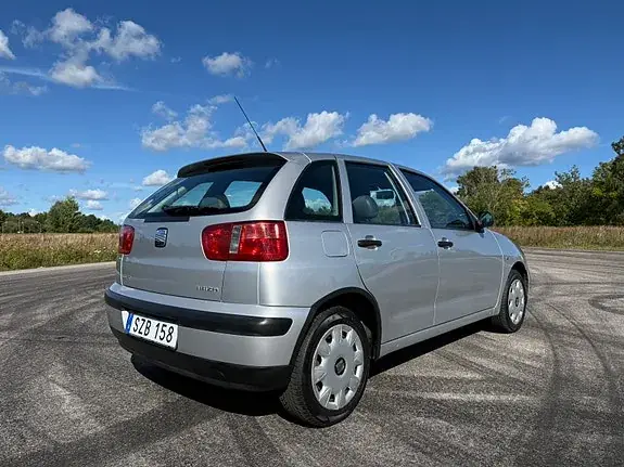 Seat Ibiza 2002 photo 3