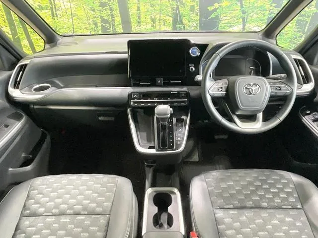 Toyota Voxzie Hybrid S-Z 2022 photo 2