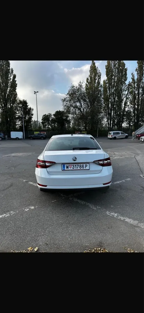 Skoda Superb 2017 photo 2
