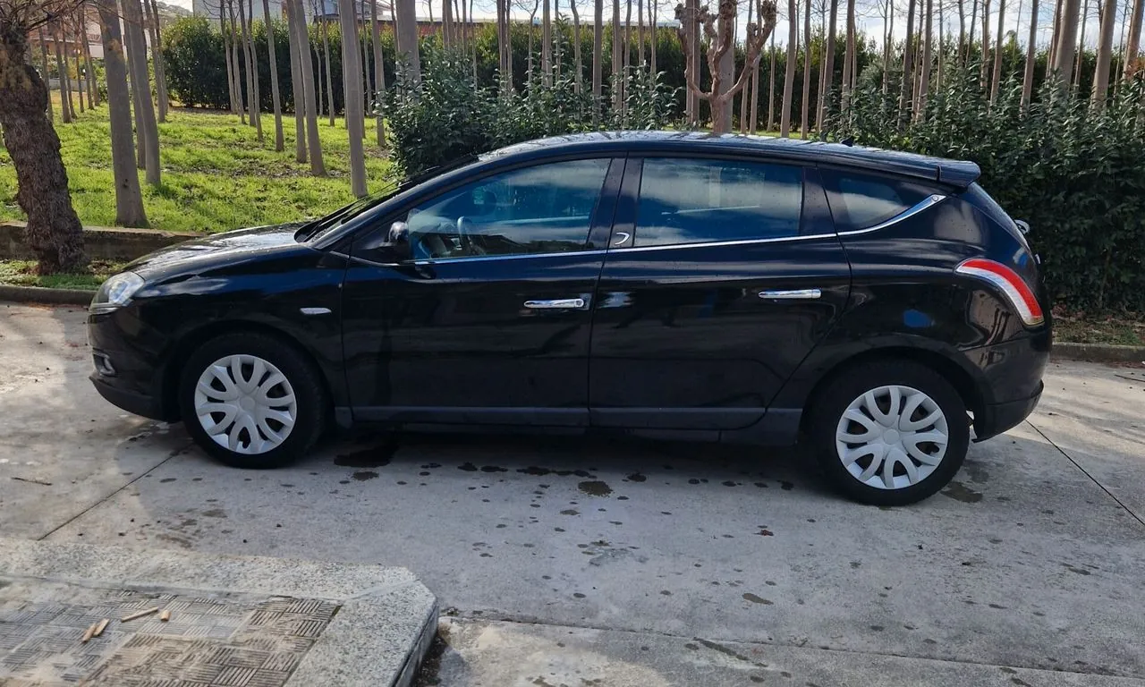 Lancia Delta 2009 photo 2