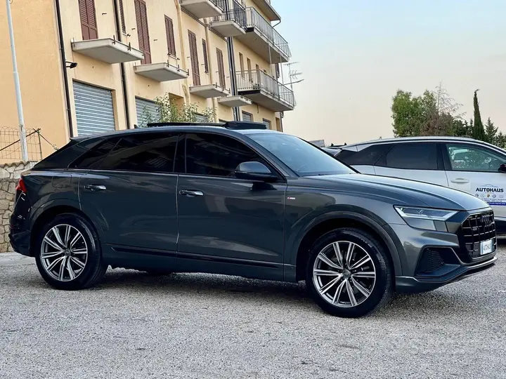 Audi Q8 2018 photo 5