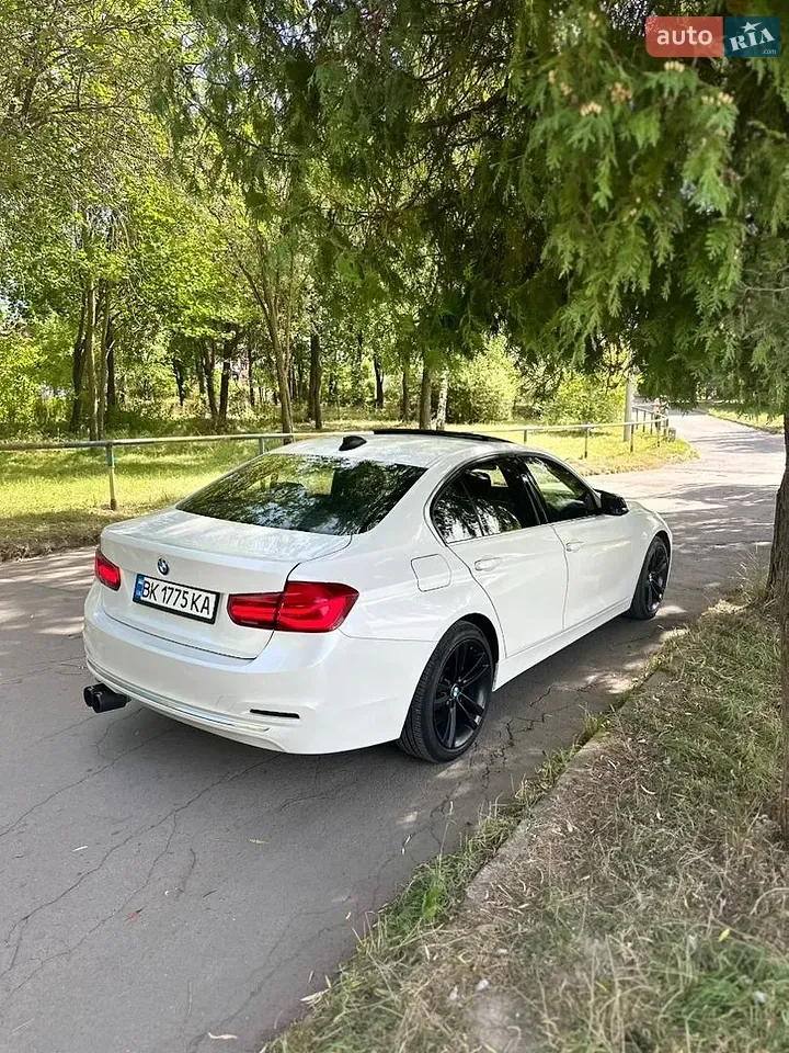 BMW 3 Series 2016 photo 3