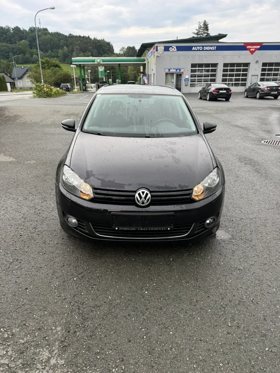 Volkswagen Golf 2011 photo 2