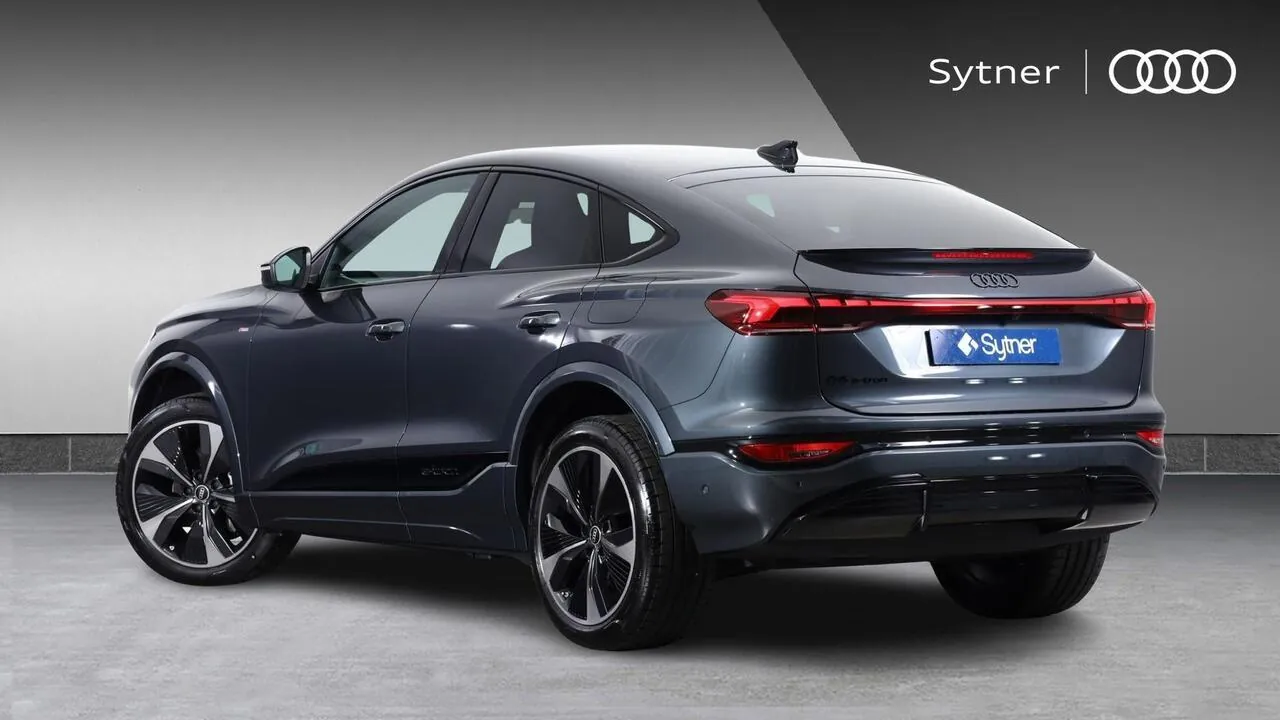 Audi E-Tron photo 3