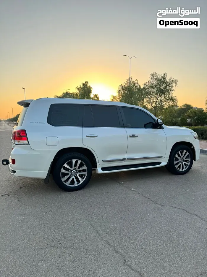 Toyota Land Cruiser 2017 photo 3