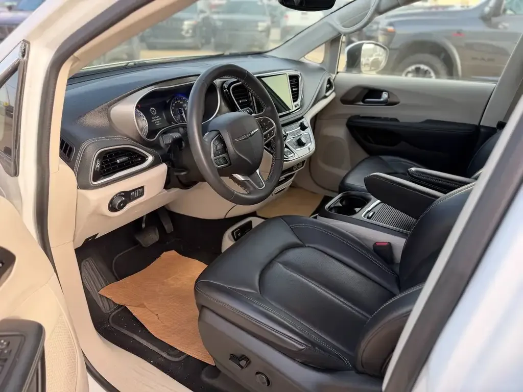 Chrysler Pacifica 2023 photo 4
