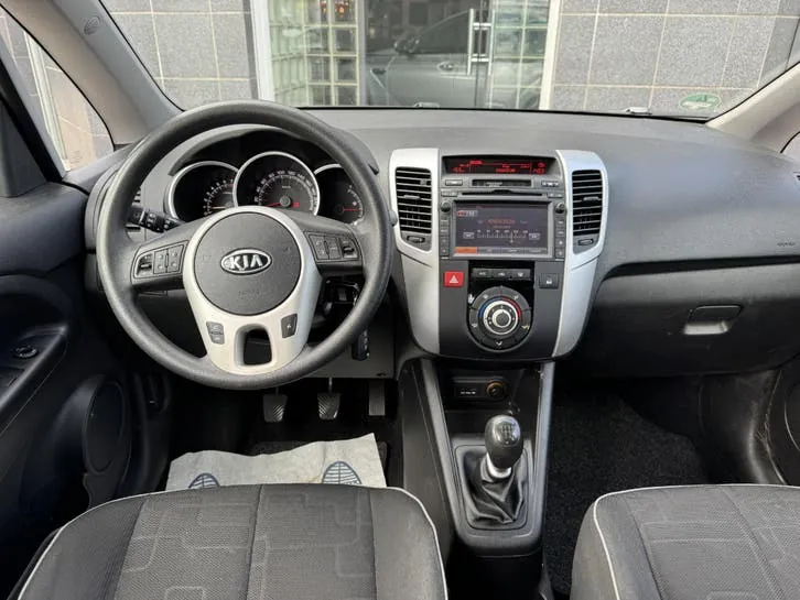 Kia Venga 2011 photo 2