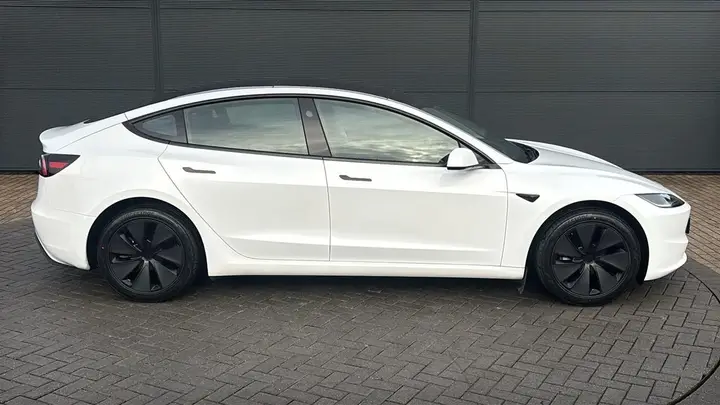 Tesla Model 3 2024 photo 4