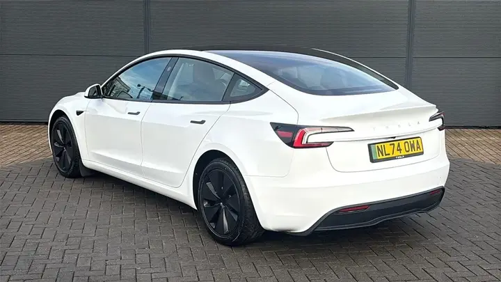 Tesla Model 3 2024 photo 3