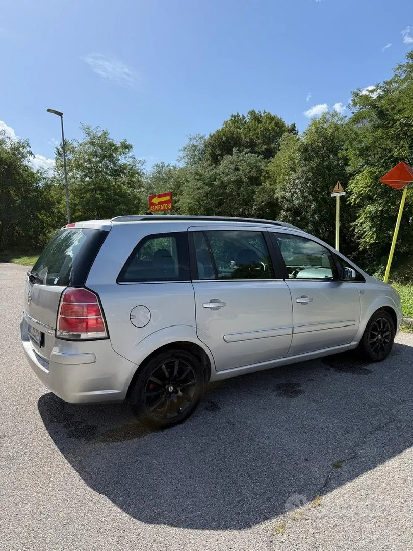 Opel Zafira 2006 photo 3