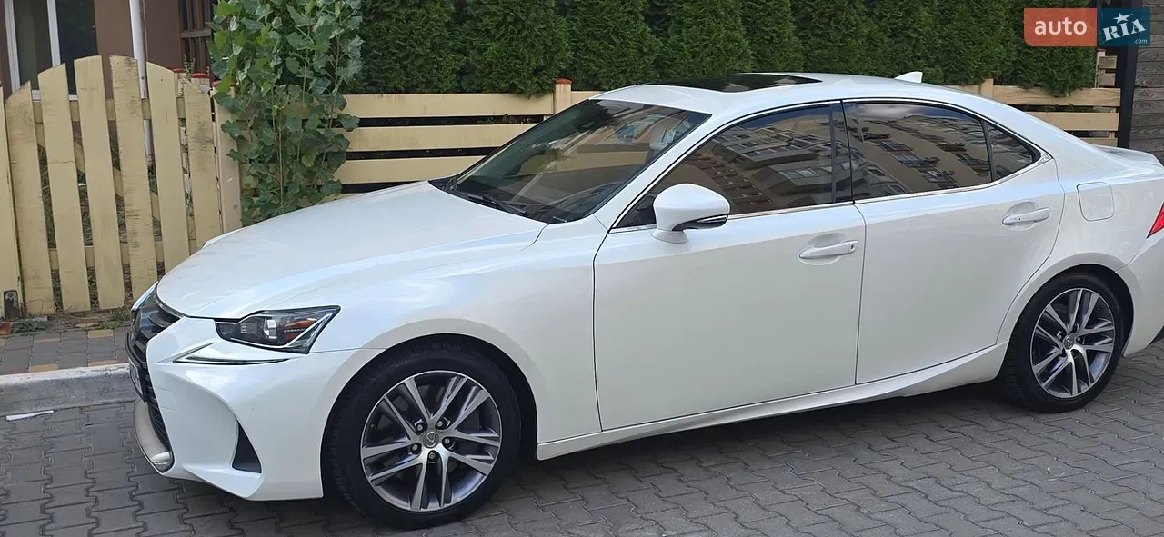 Lexus Is 2017 photo 3