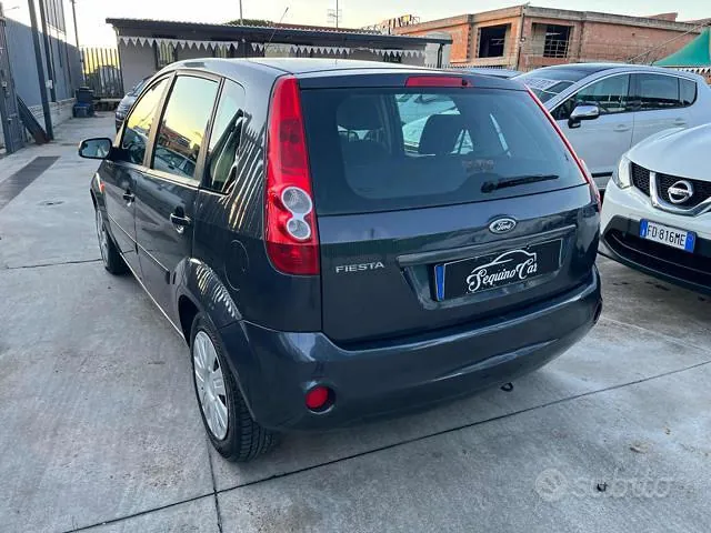 Ford Fiesta 2007 photo 2