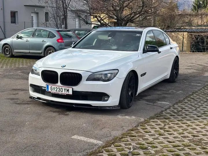 BMW 7 Series 2011 photo 2