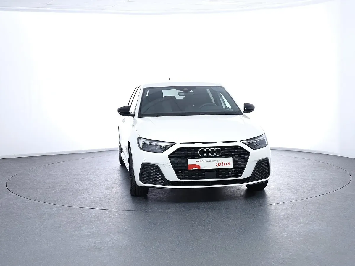 Audi A1 2025 photo 2
