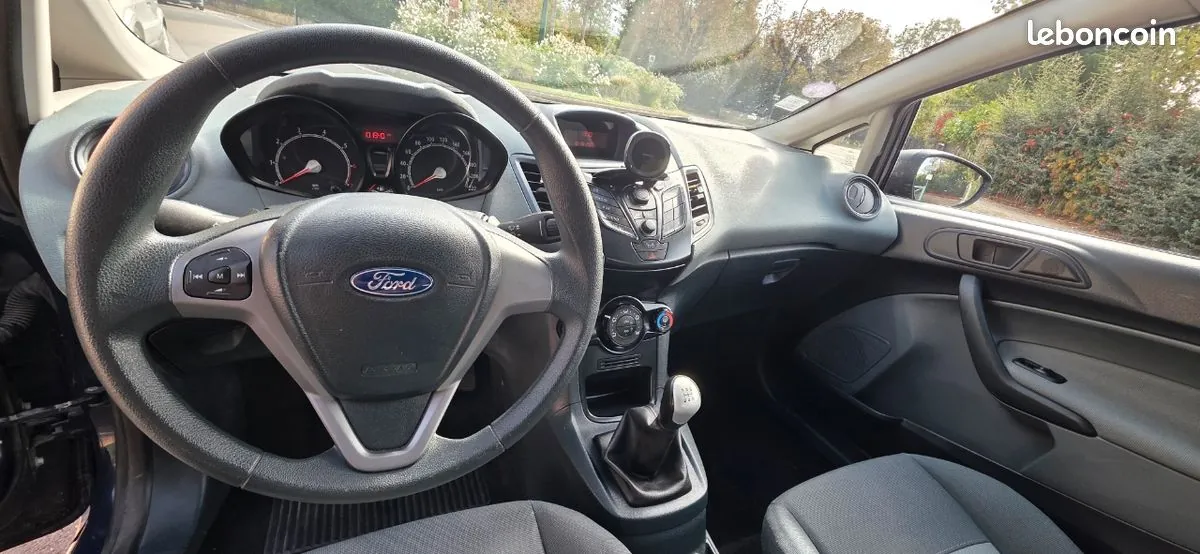 Ford Fiesta 2011 photo 3