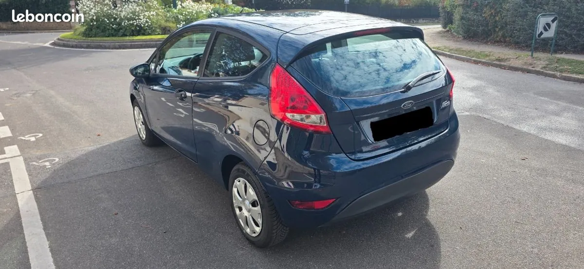 Ford Fiesta 2011 photo 2