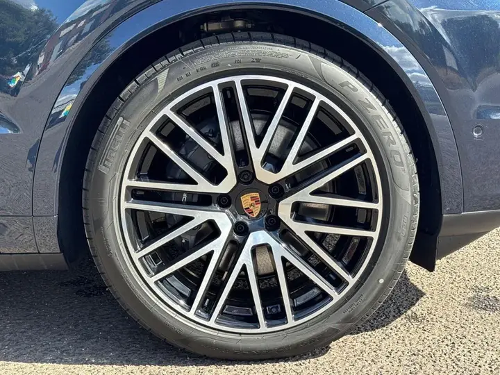 Porsche Cayenne photo 4
