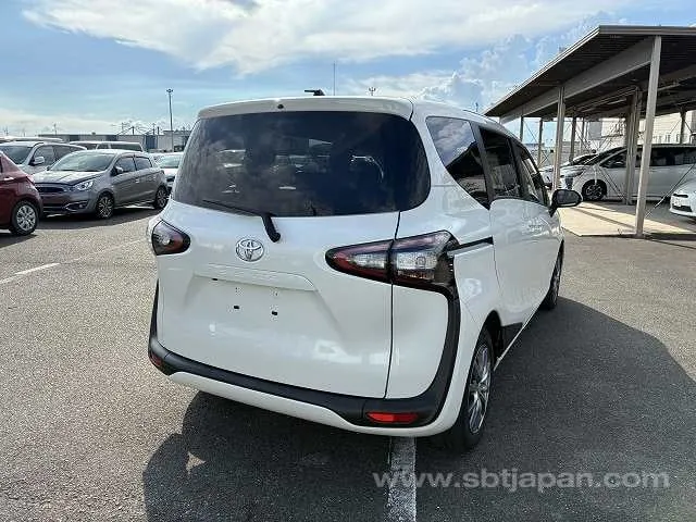 Toyota Sienta 2017 photo 4