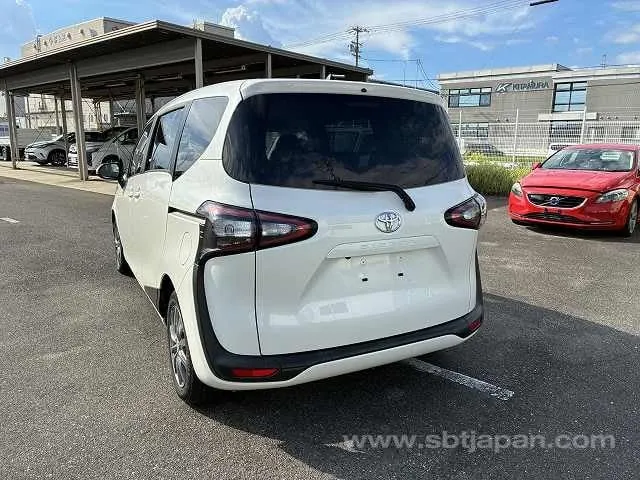 Toyota Sienta 2017 photo 3