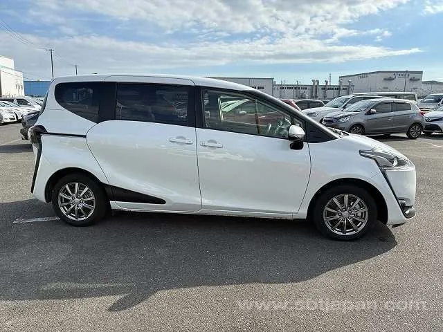 Toyota Sienta 2017 photo 5