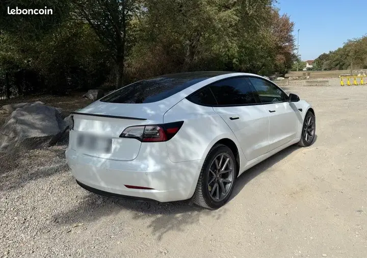 Tesla Model 3 2022 photo 2