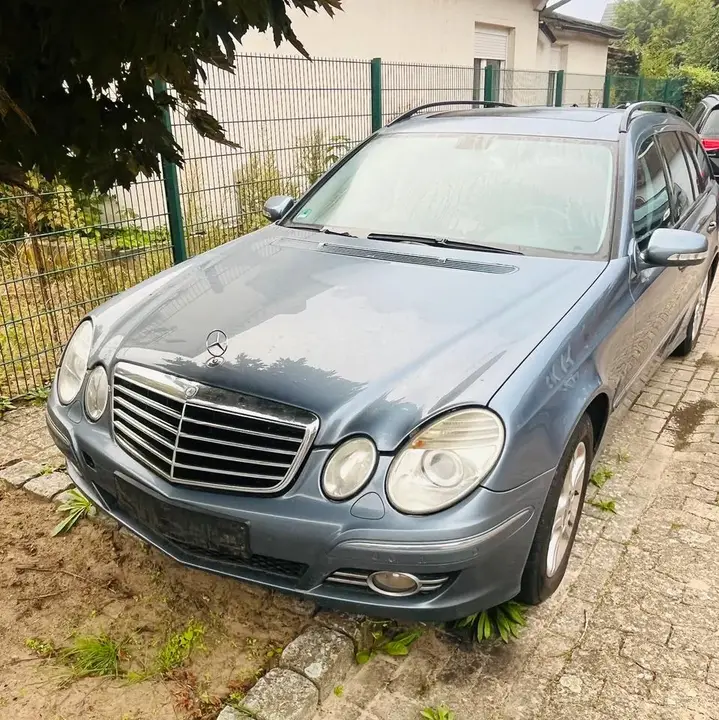 Mercedes-Benz E220