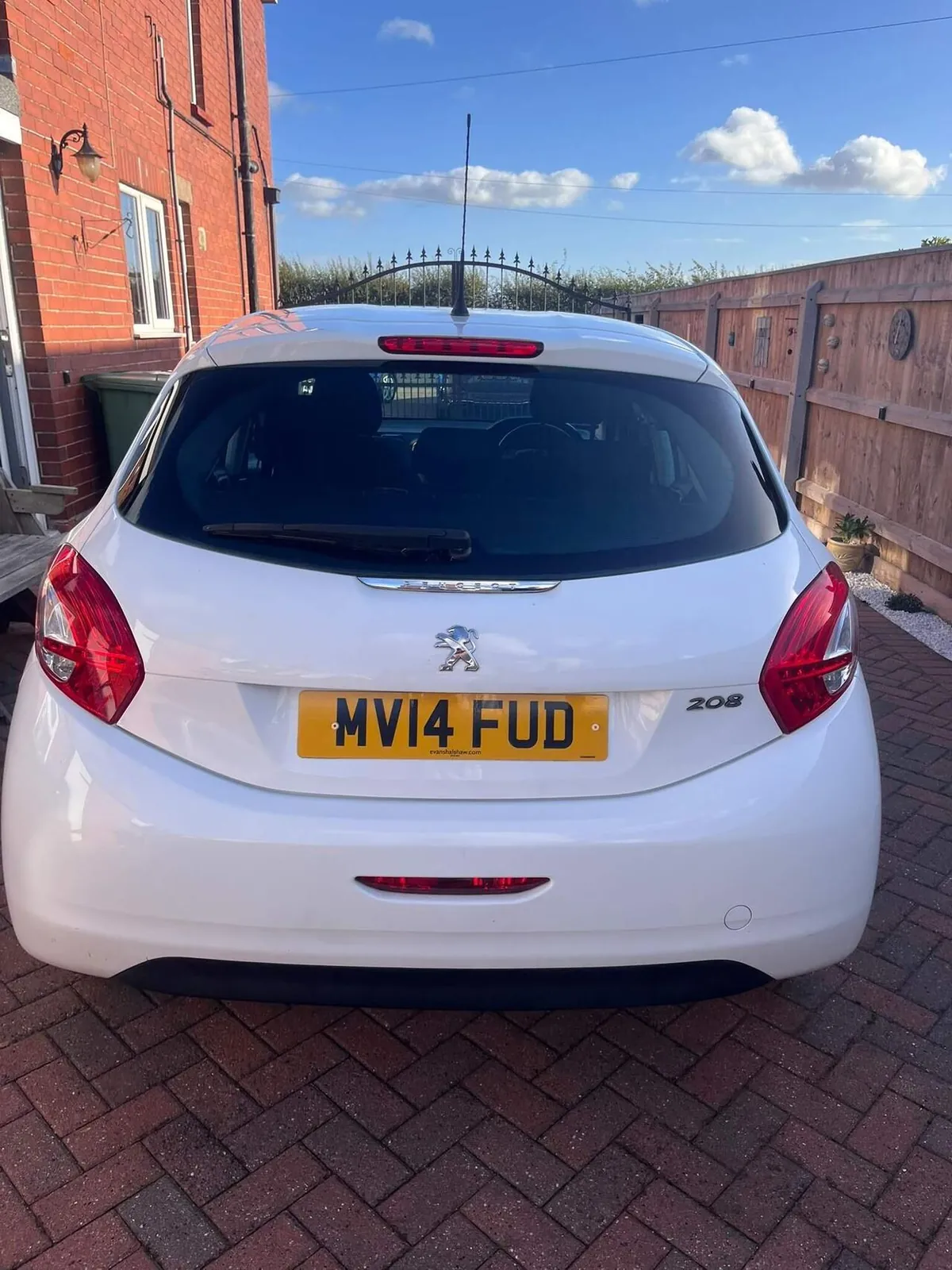 Peugeot 208 2014 photo 4