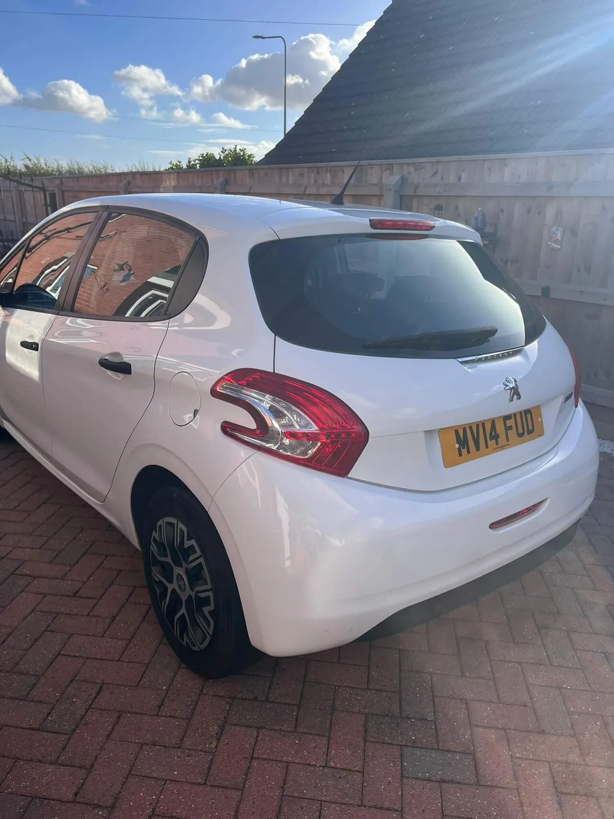 Peugeot 208 2014 photo 3