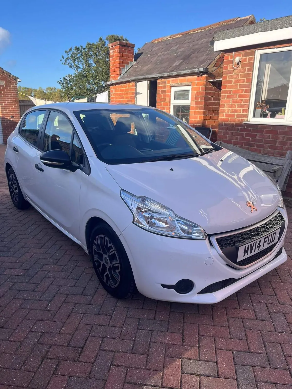 Peugeot 208 2014 photo 2