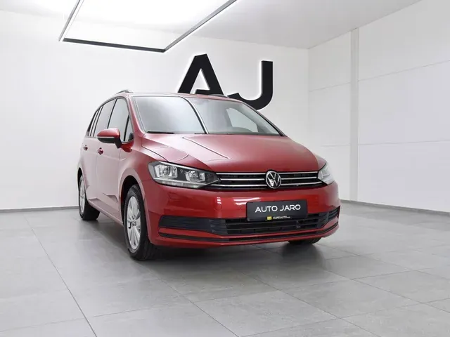Volkswagen Touran 2023 photo 2