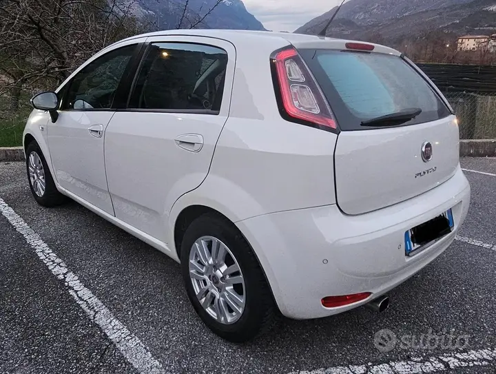 Fiat Punto 2013 photo 2