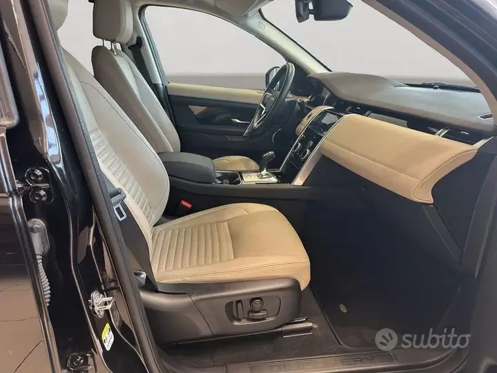 Land Rover Discovery Sport 2022 photo 3